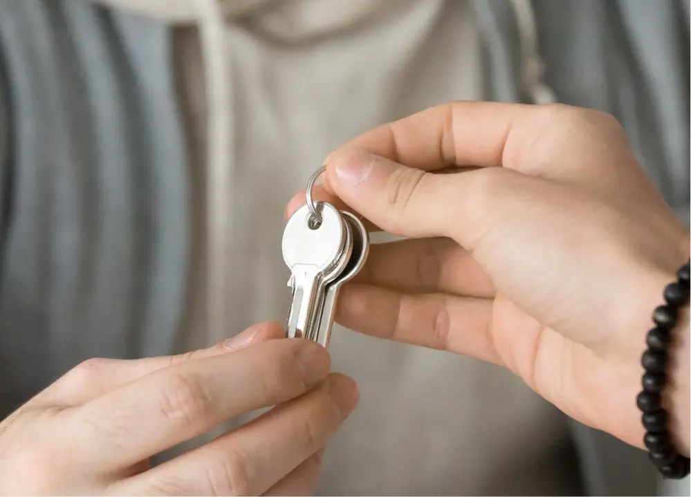 Entrega de llaves de apartamento en arriendo con Efectibienes, inmobiliaria en Medellín y el Valle de Aburrá